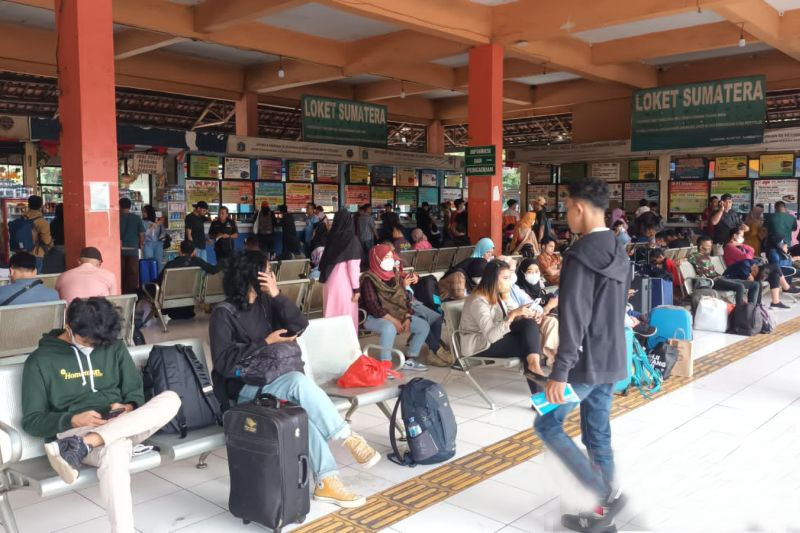 Terminal Kampung Rambutan catat lonjakan penumpang capai 100 persen Terminal Kampung Rambutan catat lonjakan penumpang capai 100 persen