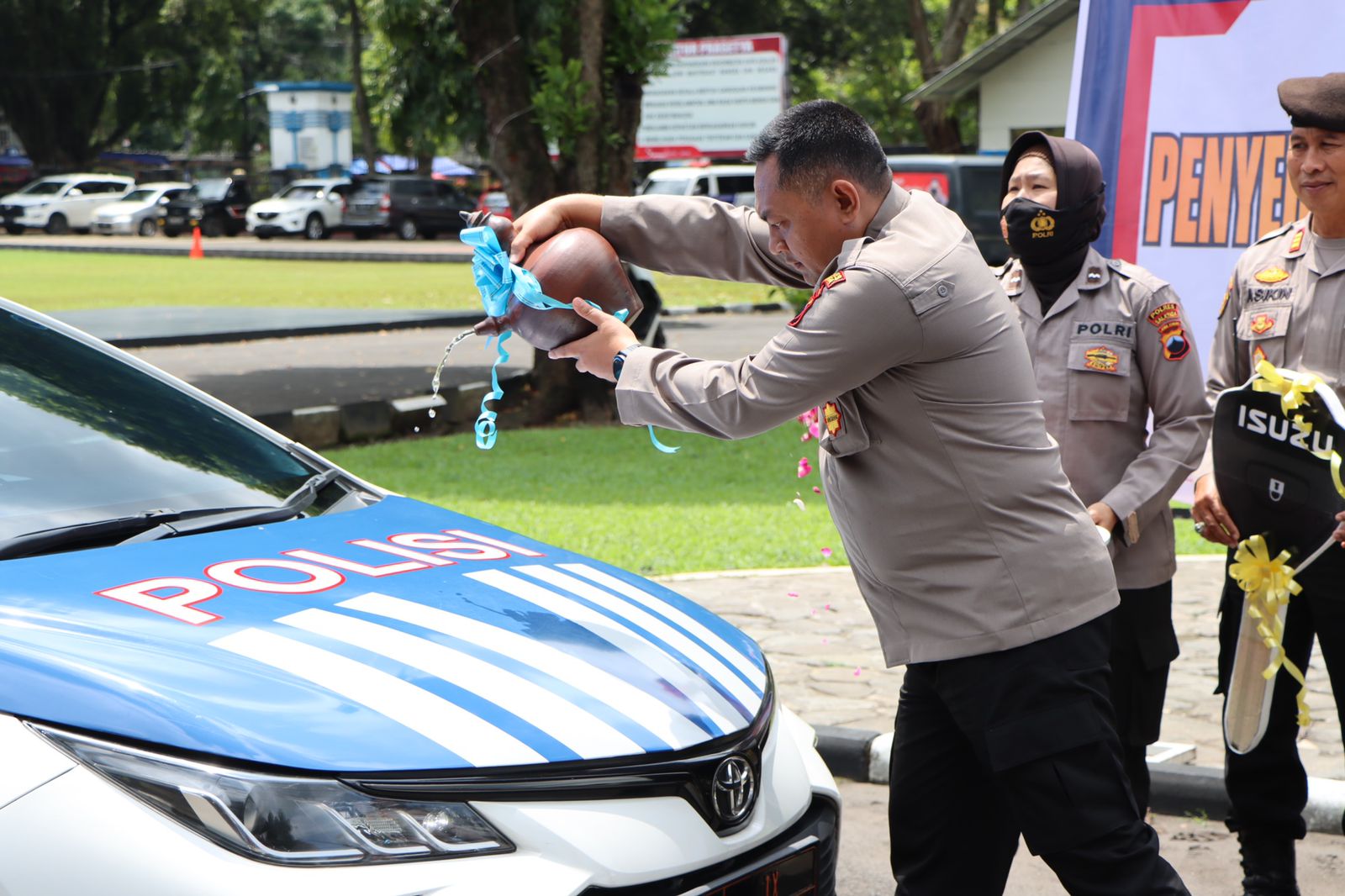 Terima tiga mobil dinas, Polres Salatiga bertekad tingkatkan pelayanan Terima tiga mobil dinas, Polres Salatiga bertekad tingkatkan pelayanan