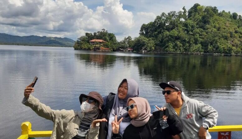 Pesona Danau Sentarum, masyarakat berdaya dan habitat yang terjaga Pesona Danau Sentarum, masyarakat berdaya dan habitat yang terjaga