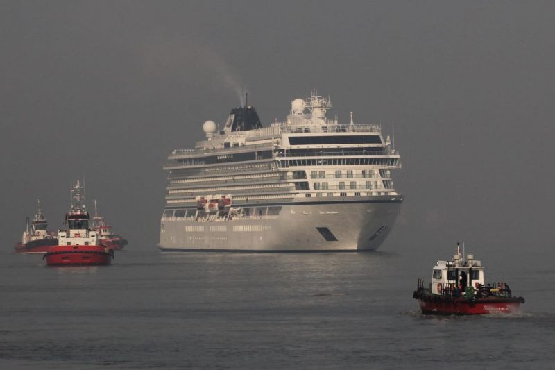 Kapal pesiar perdana berlabuh di Tanjung Perak sejak pandemi COVID-19
