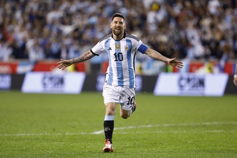 Juara dunia tinju Canelo Alvarez minta maaf usai ancam Lionel Messi Juara dunia tinju Canelo Alvarez minta maaf usai ancam Lionel Messi