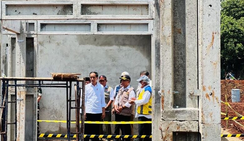 Presiden tinjau pembangunan rumah tahan gempa di Cianjur Presiden tinjau pembangunan rumah tahan gempa di Cianjur