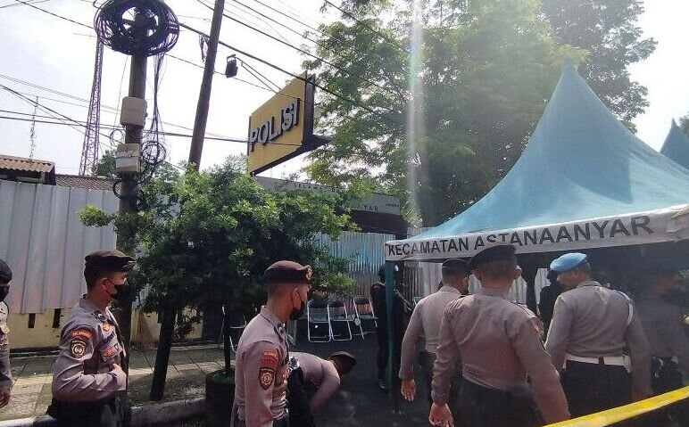 Pelaku bawa dua bom di depan dan belakang badan ke Astanaanyar Pelaku bawa dua bom di depan dan belakang badan ke Astanaanyar