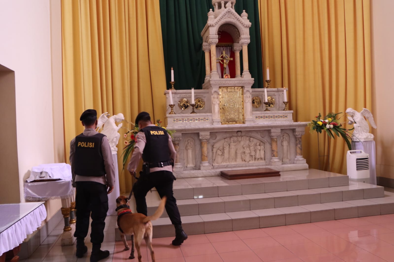 Gereja di Ungaran disterilisasi jelang Misa Natal Gereja di Ungaran disterilisasi jelang Misa Natal