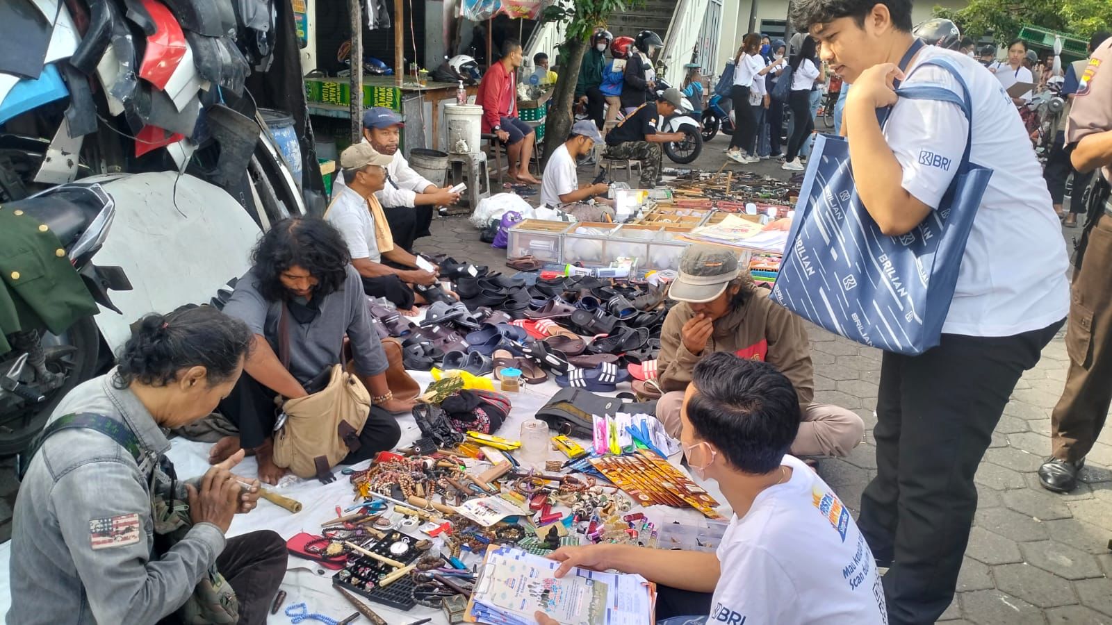 Pelaku UMKM di lima pasar di Solo dapat edukasi digitalisasi finansial Pelaku UMKM di lima pasar di Solo dapat edukasi digitalisasi finansial