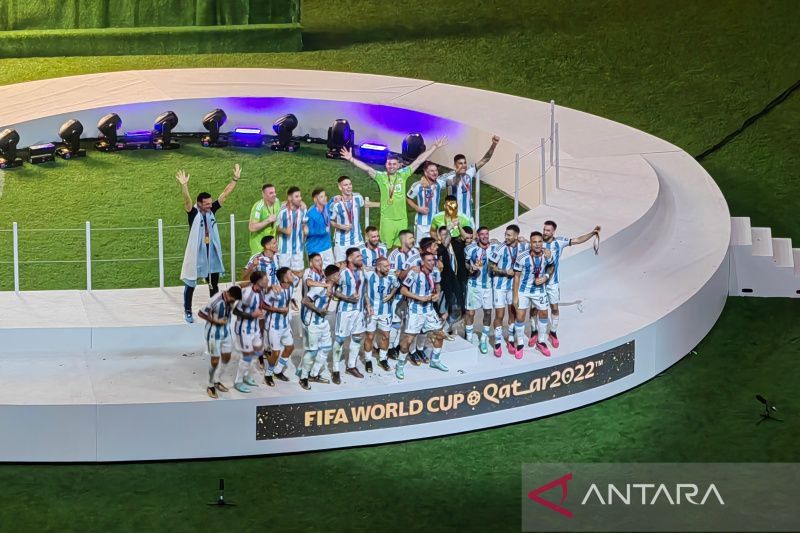 Argentina juara Piala Dunia setelah kalahkan Prancis lewat adu penalti