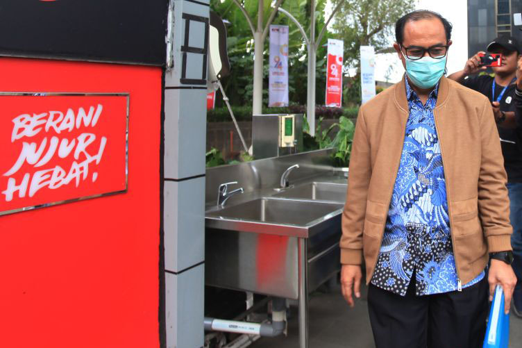 Tersangka Hakim Agung Gazalba Saleh penuhi panggilan KPK Tersangka Hakim Agung Gazalba Saleh penuhi panggilan KPK