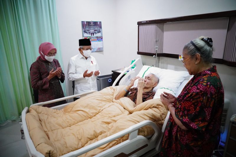 Wapres Maruf Amin besuk Try Sutrisno di RSPAD Gatot Soebroto Wapres Maruf Amin besuk Try Sutrisno di RSPAD Gatot Soebroto