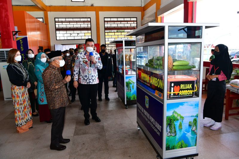 Bupati Freddy sebut foodcourt UMKM jadi pusat kuliner khas Kaimana Bupati Freddy sebut foodcourt UMKM jadi pusat kuliner khas Kaimana