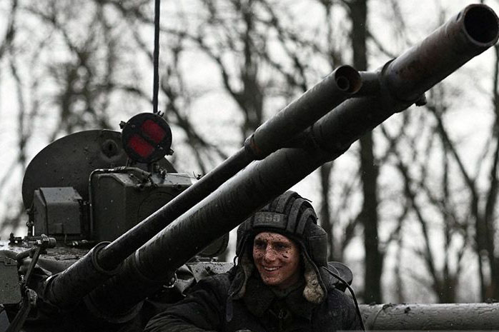 Unit infanteri Rusia tinggalkan Krimea Unit infanteri Rusia tinggalkan Krimea