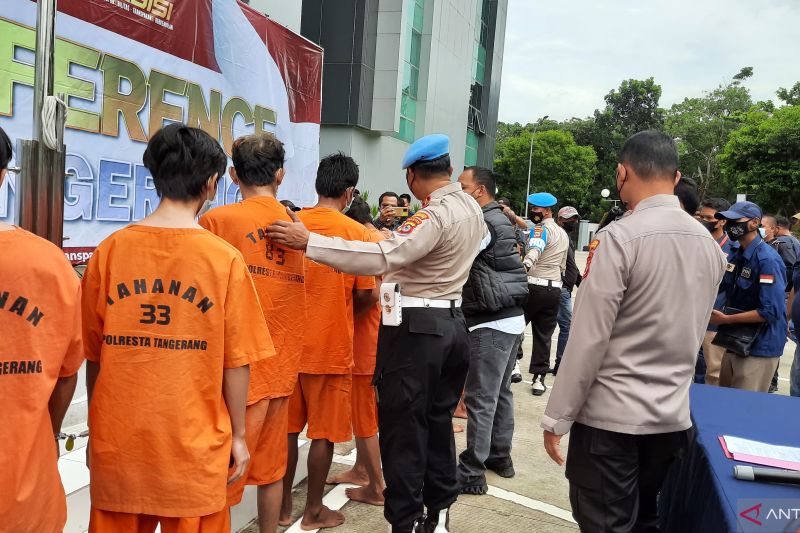 Guru ngaji di Tangerang penyuka sejenis cabuli 11 anak di bawah umur Guru ngaji di Tangerang penyuka sejenis cabuli 11 anak di bawah umur