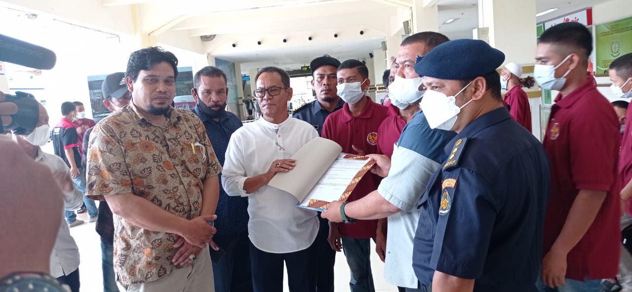 28 nelayan yang ditangkap di Thailand tiba di Aceh 28 nelayan yang ditangkap di Thailand tiba di Aceh