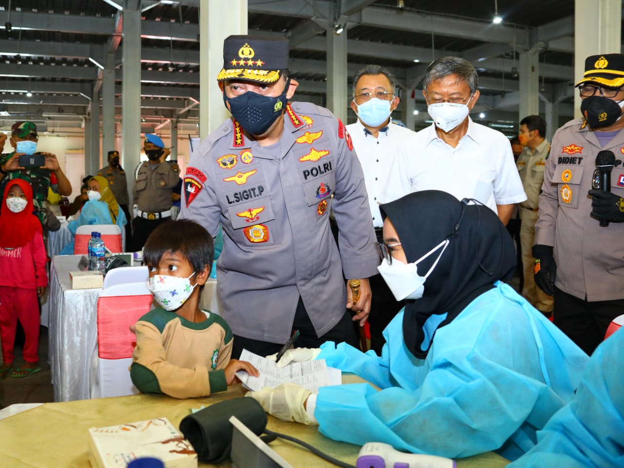 Perkuat akselerasi vaksinasi, Kapolri minta warga siap hadapi lonjakan Covid-19