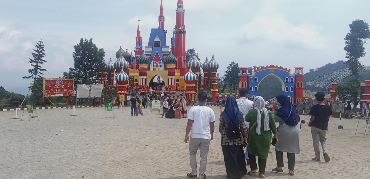 Pemberlakuan kartu vaksin bagi pengunjung area wisata DCastillo Subang Pemberlakuan kartu vaksin bagi pengunjung area wisata DCastillo Subang