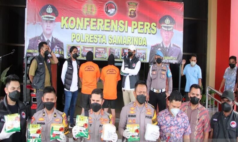 Polisi tetapkan dua pengedar 16 kg sabu sebagai tersangka