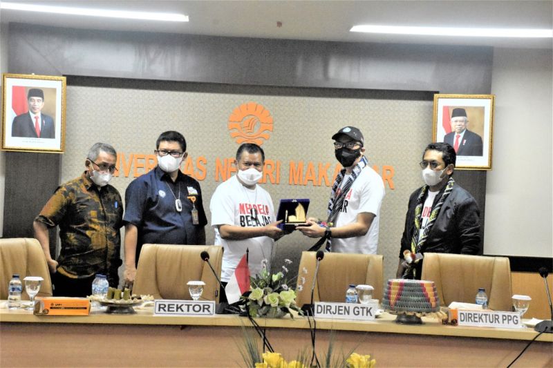 Dirjen Guru Kemendikbudristek pantau program MBKM dan PPG UNM Dirjen Guru Kemendikbudristek pantau program MBKM dan PPG UNM