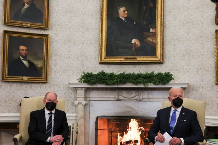 Biden, Scholz soroti penguatan NATO jika Rusia serang Ukraina