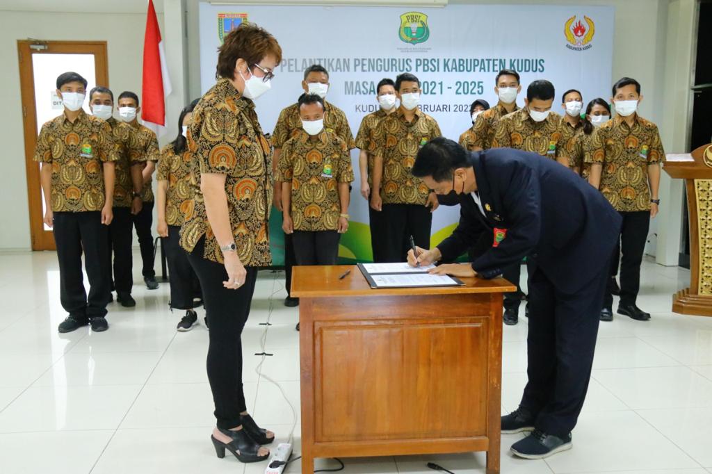 Lantik Pengurus PBSI Kabupaten Kudus, Bupati Kudus: Lahirkan atlet bulutangkis profesional asli Kudus Lantik Pengurus PBSI Kabupaten Kudus, Bupati Kudus: Lahirkan atlet bulutangkis profesional asli Kudus