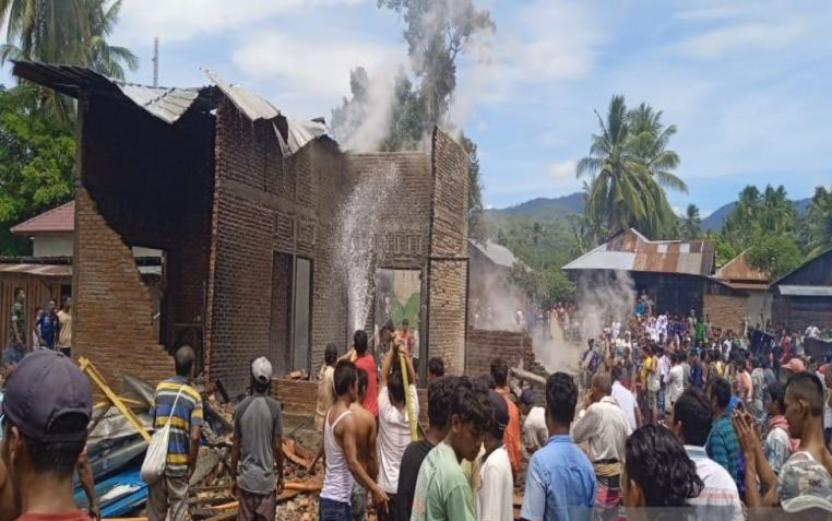 Tiga unit rumah di Mandailing Natal Sumut terbakar