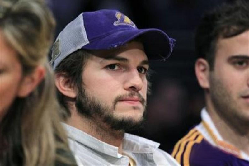 Ashton Kutcher dukung Ukraina, kampung halaman Mila Kunis Ashton Kutcher dukung Ukraina, kampung halaman Mila Kunis