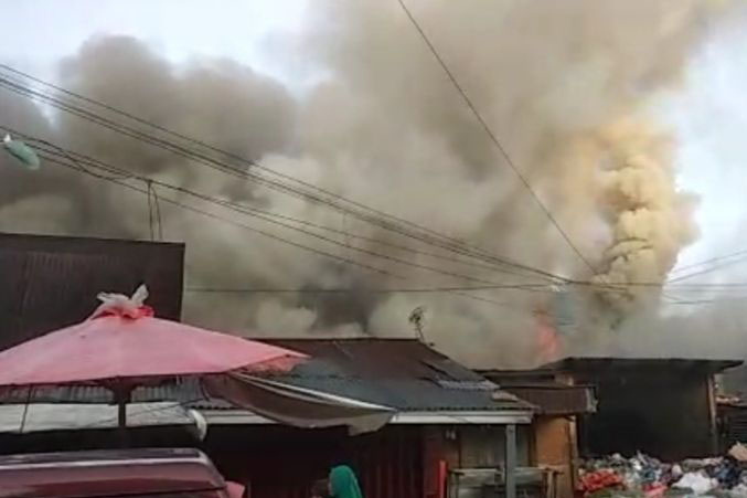 Pasar Bawah Kota Bukittinggi terbakar lagi Pasar Bawah Kota Bukittinggi terbakar lagi
