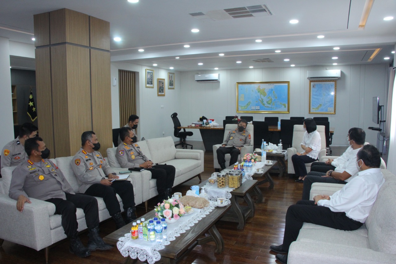 Kapolda Sulut - Rektor Unsrat Manado bahas sinergitas bidang pendidikan Kapolda Sulut - Rektor Unsrat Manado bahas sinergitas bidang pendidikan