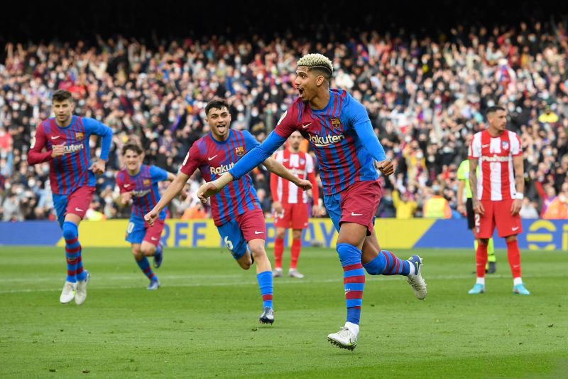 Pemain Barcelona Araujo minta maaf atas sikapnya saat lawan Espanyol