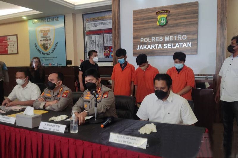 Polres Jaksel tangkap tiga tersangka pembunuhan di Ulujami