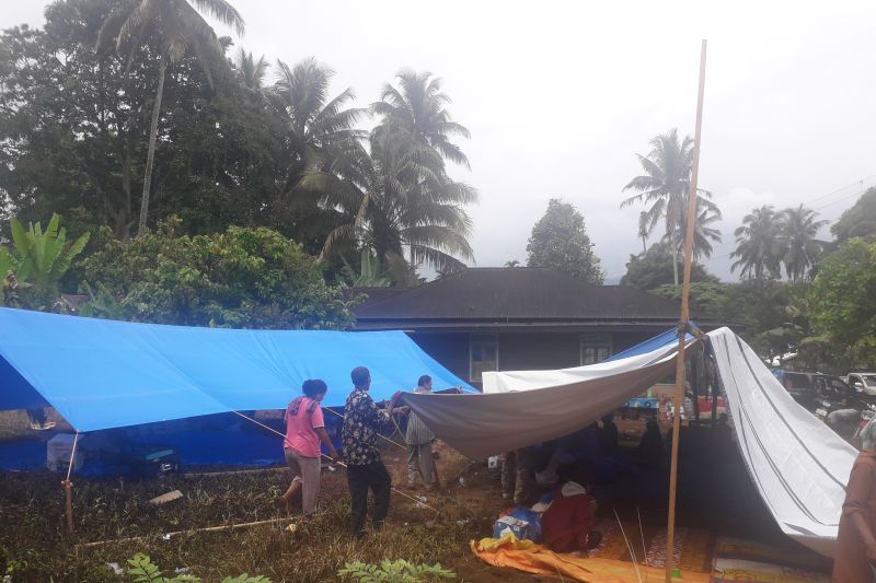 Korban meninggal akibat gempa di Pasaman Barat bertambah menjadi enam Korban meninggal akibat gempa di Pasaman Barat bertambah menjadi enam