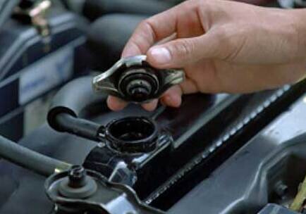 Tips merawat radiator mobil agar mesin tidak overheat, apa saja?
