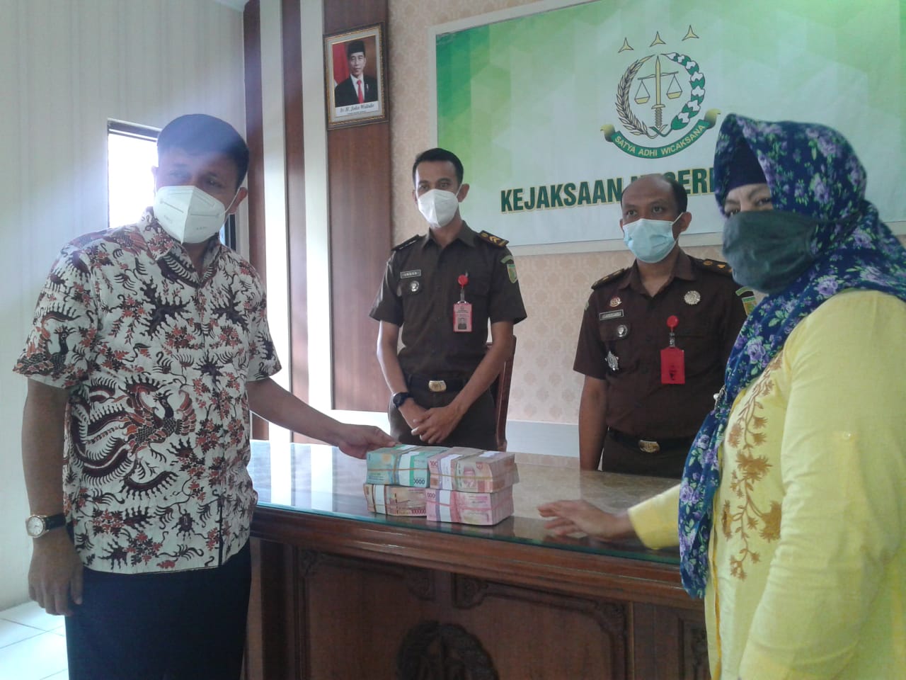 Keluarga terpidana kasus korupsi BPR Salatiga bayar denda Rp300 juta Keluarga terpidana kasus korupsi BPR Salatiga bayar denda Rp300 juta