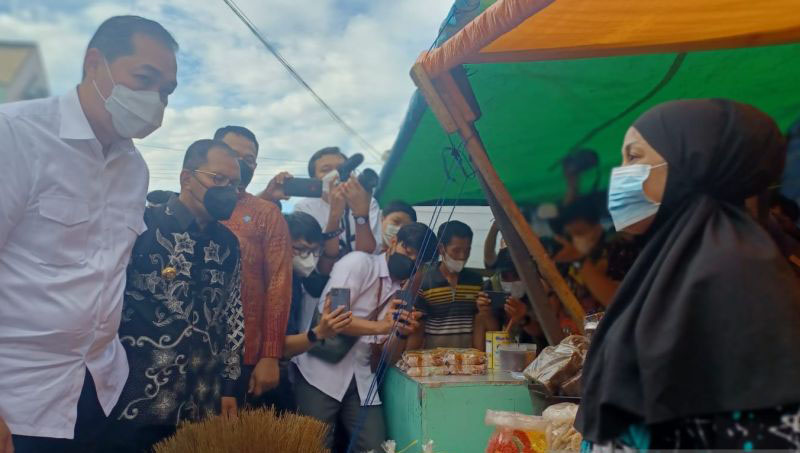 Mendag sebut minyak goreng curah tersedia di pasar