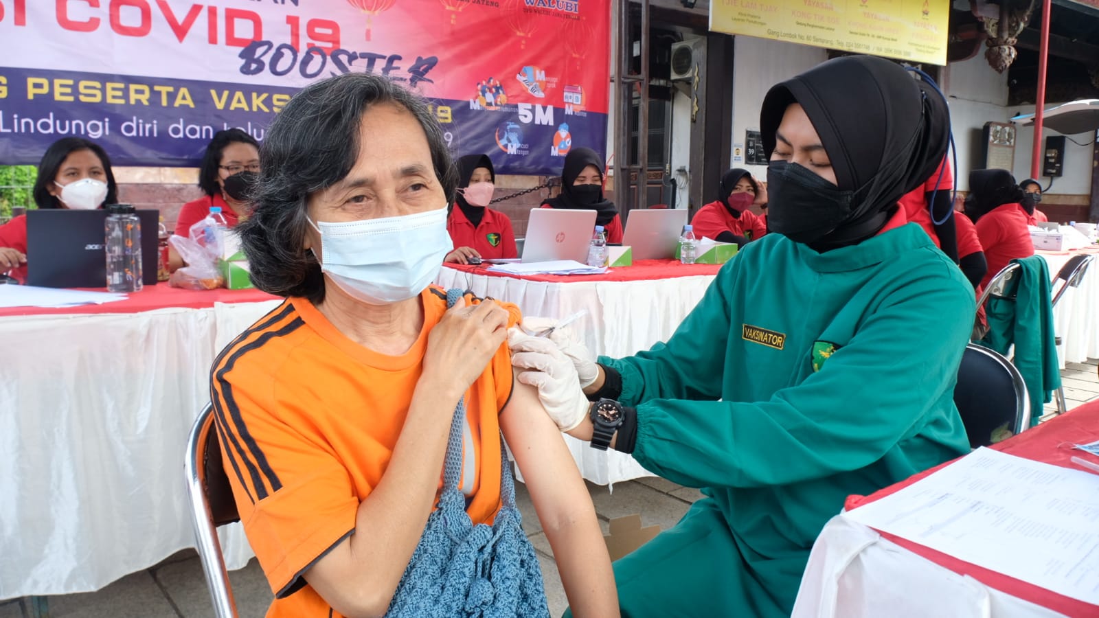 Bernuansa Imlek, Polda Jateng gelar vaksinasi booster di Kelenteng Tay Kak Sie Semarang 