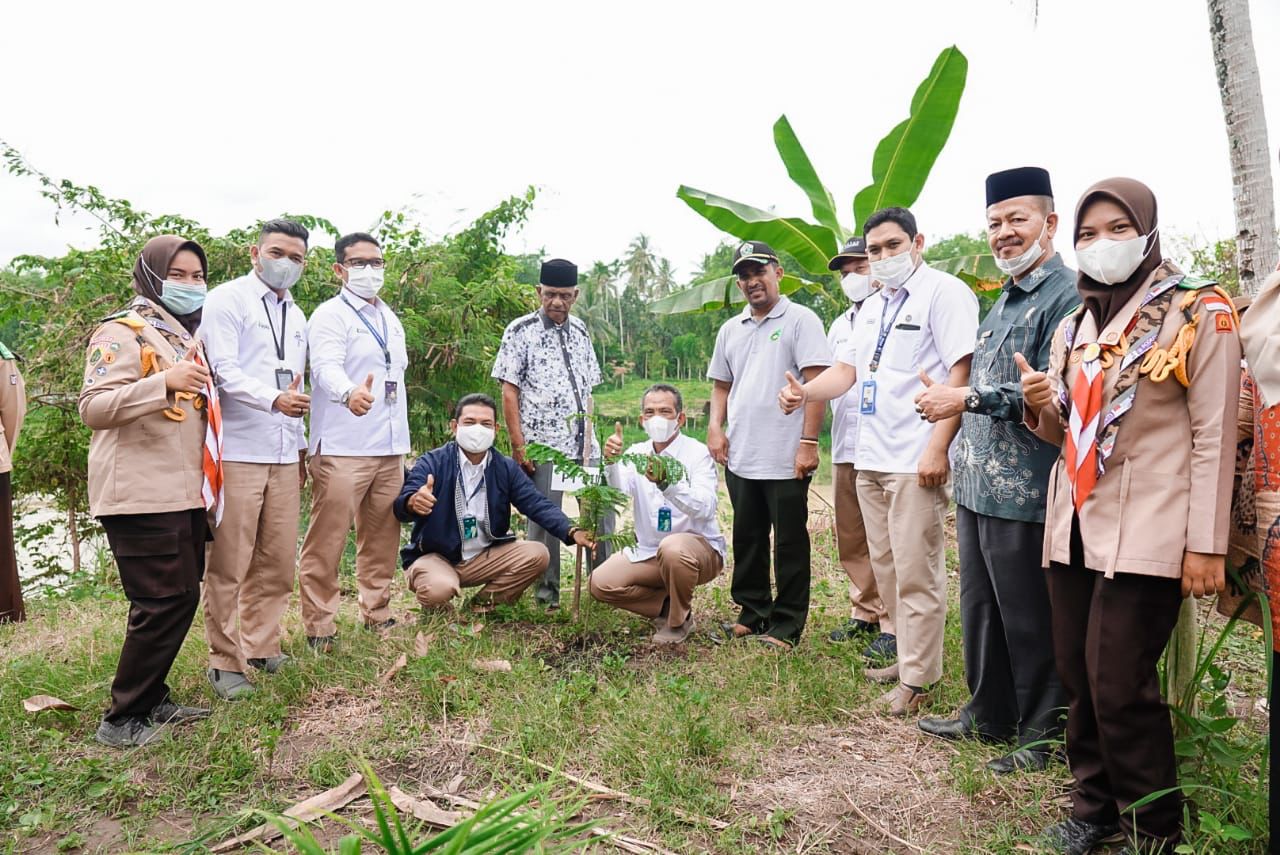 PIM hijaukan daerah wisata pesisir Pantai Krueng Geukuh Aceh Utara PIM hijaukan daerah wisata pesisir Pantai Krueng Geukuh Aceh Utara