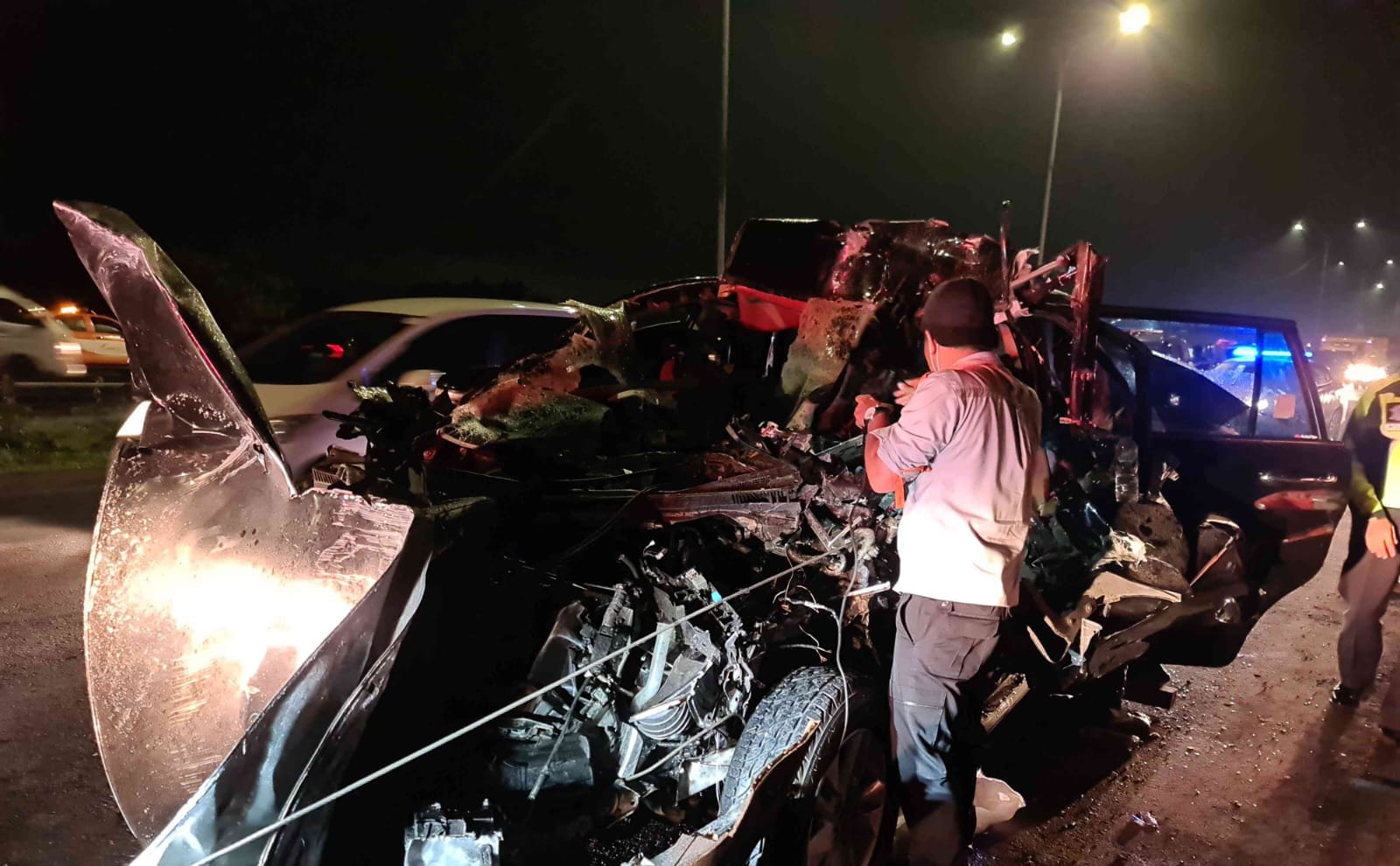 Diduga hilang kendali, minibus tabrak truk di Tol Cipali, satu penumpang tewas Diduga hilang kendali, minibus tabrak truk di Tol Cipali, satu penumpang tewas