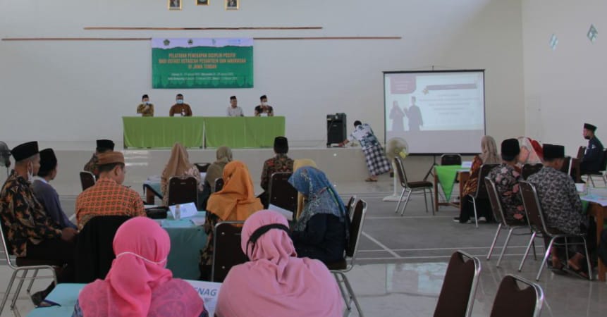 150 ustadz dan ustadzah di empat kabupaten di Jawa Tengah berlatih disiplin positif 150 ustadz dan ustadzah di empat kabupaten di Jawa Tengah berlatih disiplin positif