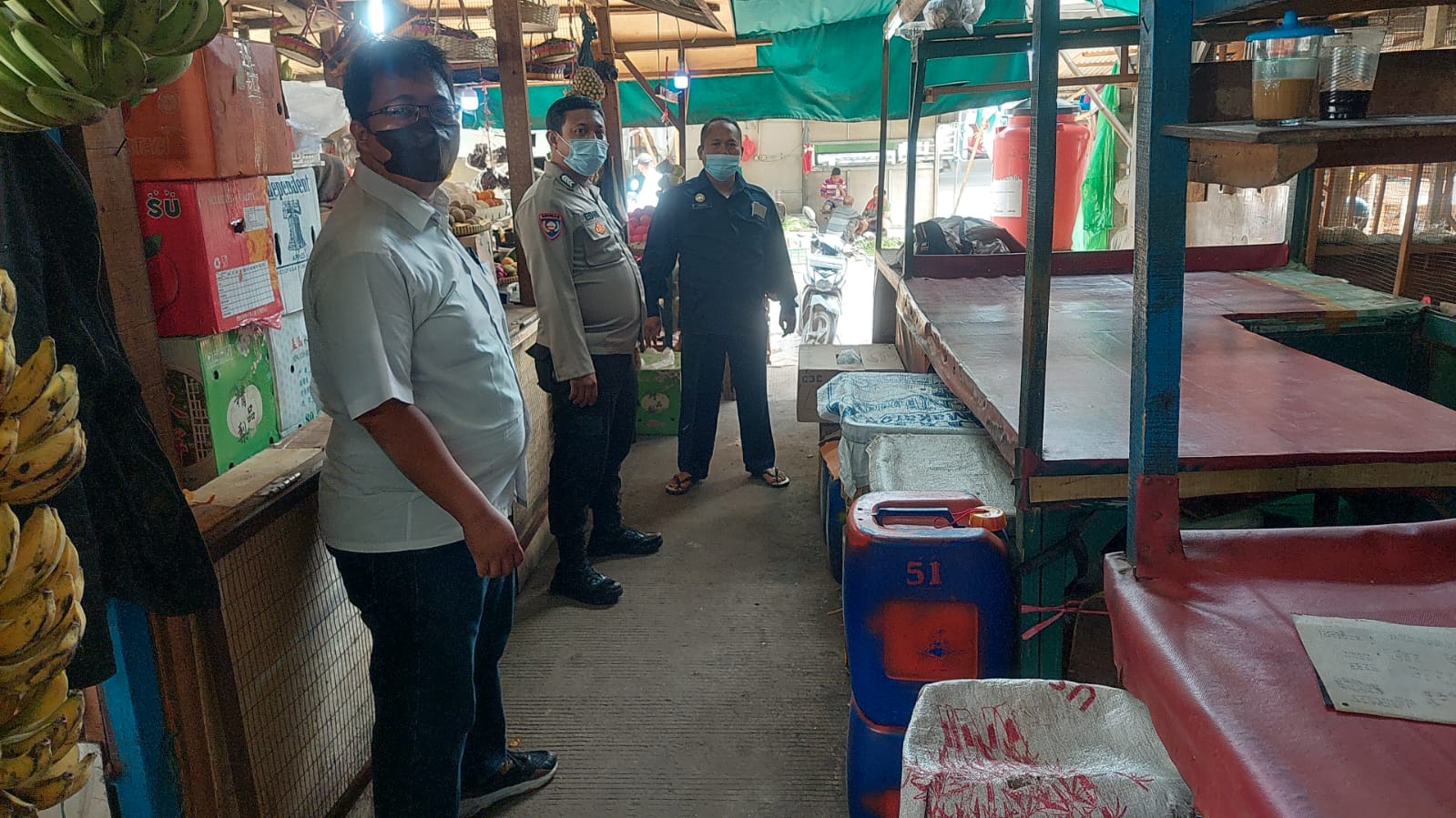 Pedagang tahu tempe di Pasar Waru Cilincing, Koja masih mogok berjualan Pedagang tahu tempe di Pasar Waru Cilincing, Koja masih mogok berjualan