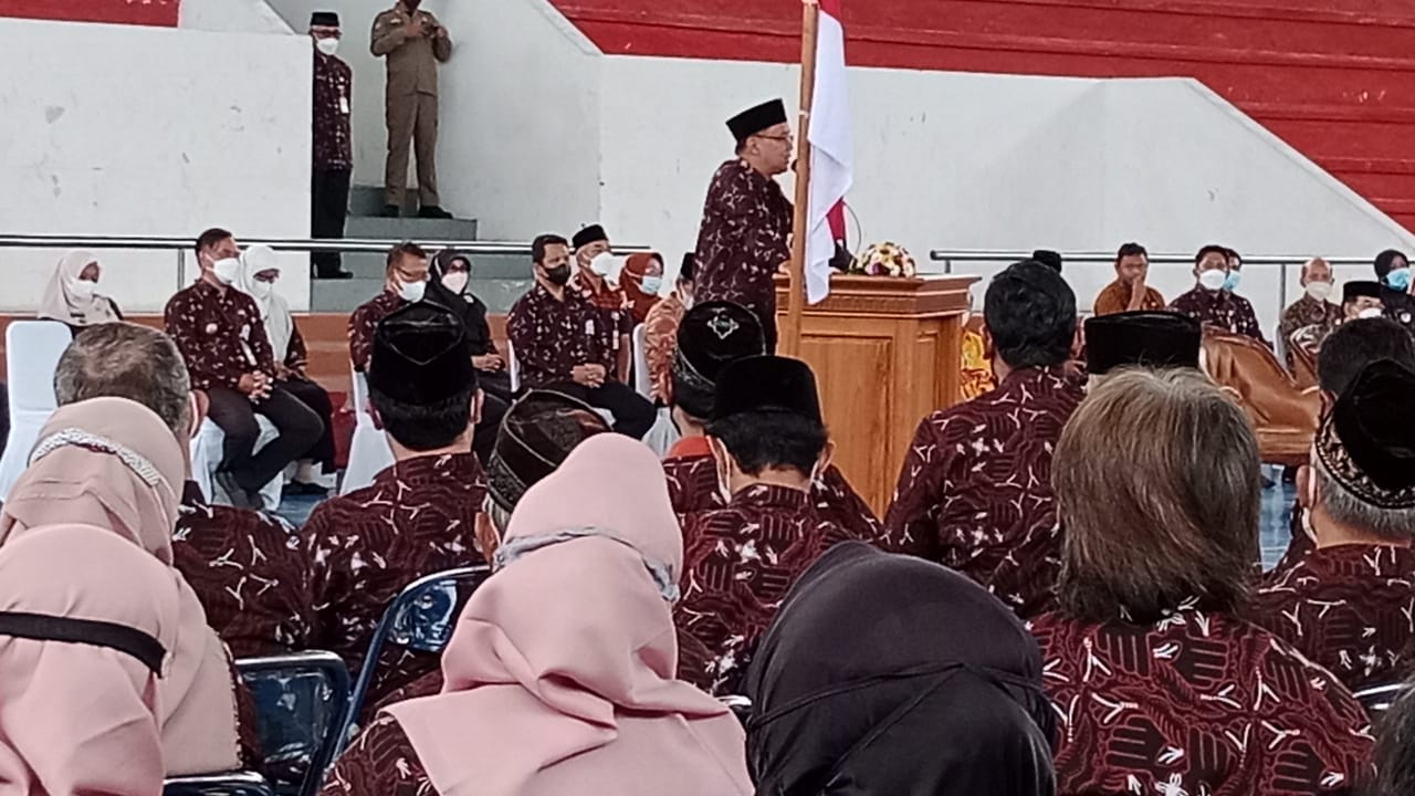 Wali Kota kukuhkan 448 pengurus LPMK se-Kota Magelang Wali Kota kukuhkan 448 pengurus LPMK se-Kota Magelang