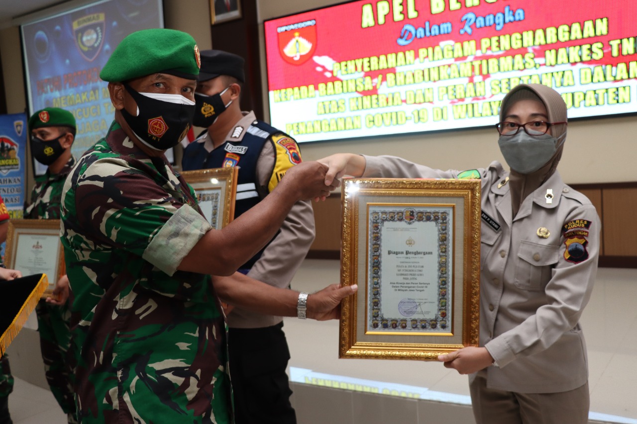 Berdedikasi penangganan Covid-19, anggota Kodim dan Polres Kudus diganjar reward