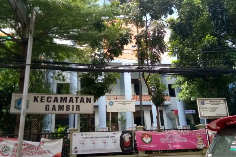 Kecamatan Gambir tutup tiga hari akibat belasan ASN positif COVID-19 Kecamatan Gambir tutup tiga hari akibat belasan ASN positif COVID-19