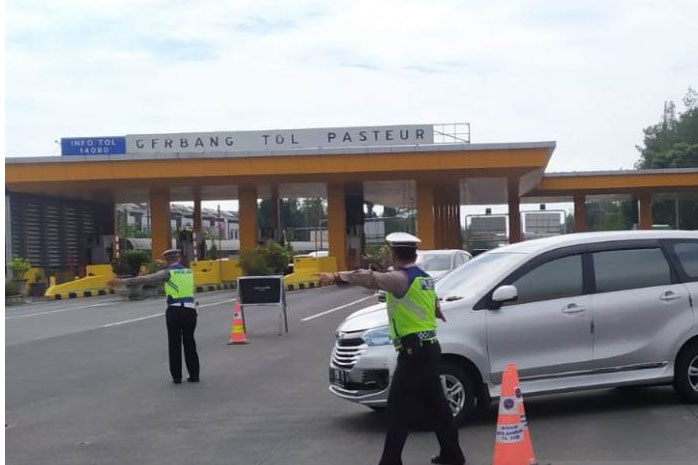 Polisi tetap berlakukan ganjil genap di lima gerbang tol di Bandung Polisi tetap berlakukan ganjil genap di lima gerbang tol di Bandung