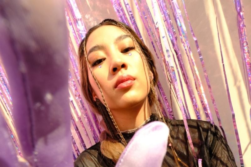 Mezzaluna rilis I Beg, terinspirasi dari lagu tema James Bond