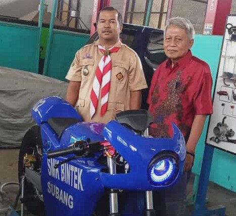 15 siswa SMK Bina Teknologi Subang rakit motor bertenaga listrik 15 siswa SMK Bina Teknologi Subang rakit motor bertenaga listrik