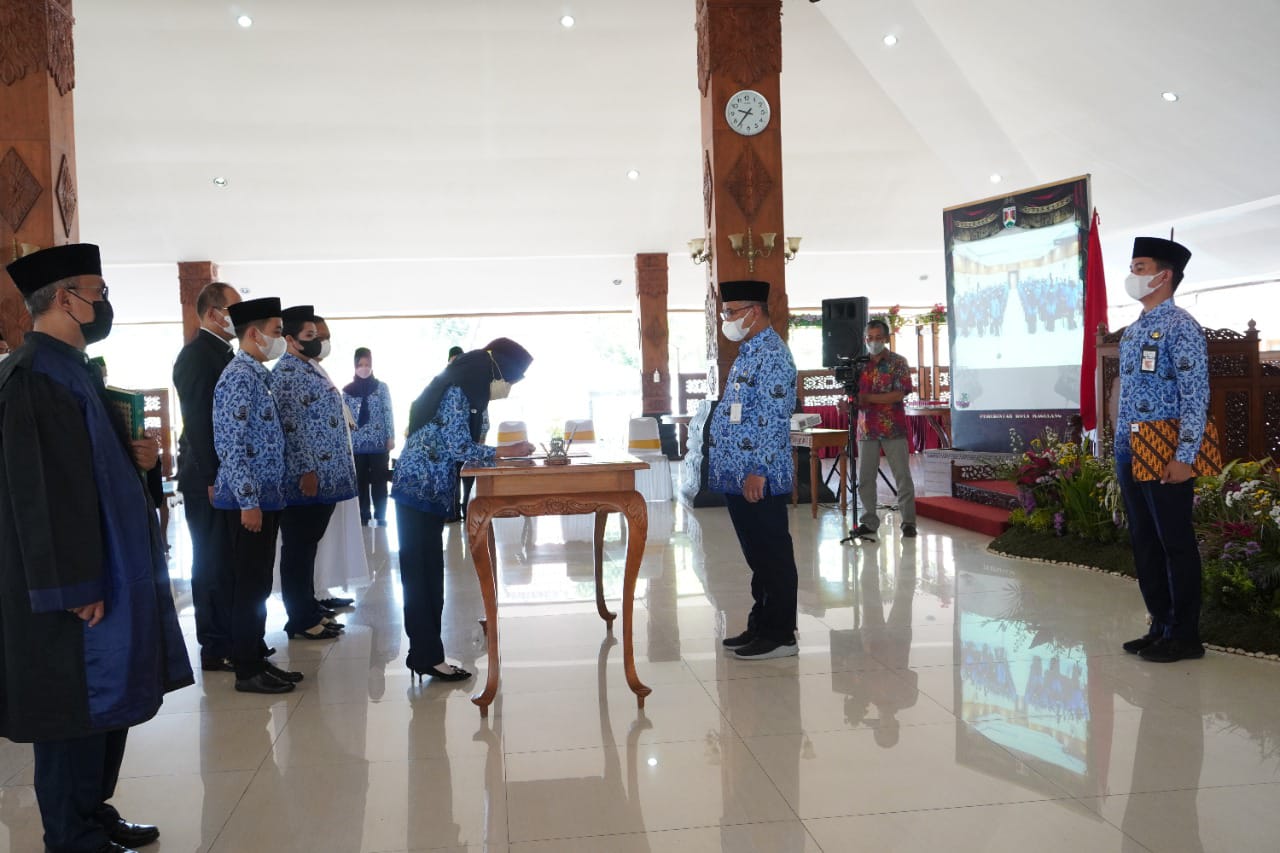Dokter Aziz: PNS Kota Magelang harus bantu kesejahteraan masyarakat Dokter Aziz: PNS Kota Magelang harus bantu kesejahteraan masyarakat