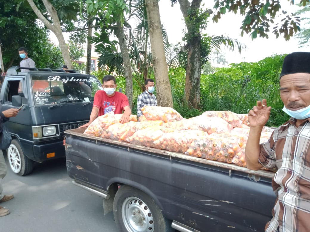 Protes hasil panen wortel tak laku dijual, puluhan petani di Boyolali datangi Dinas Ketahanan Pangan Protes hasil panen wortel tak laku dijual, puluhan petani di Boyolali datangi Dinas Ketahanan Pangan