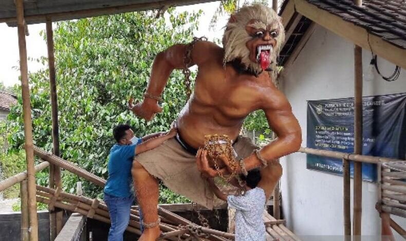Warga umat Hindu di Boyolali buat patung Ogoh Ogoh jelang Nyepi Warga umat Hindu di Boyolali buat patung Ogoh Ogoh jelang Nyepi