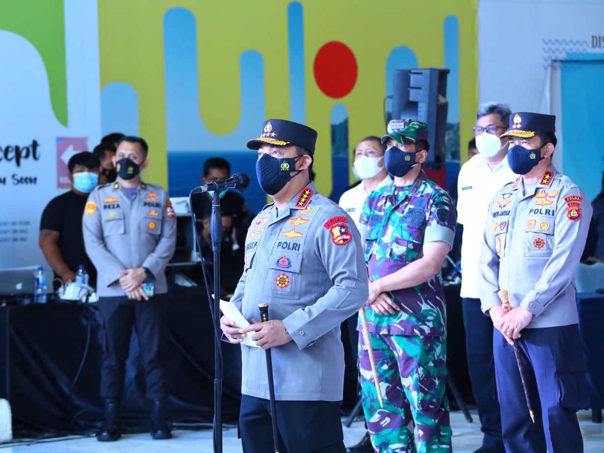 Tinjau Vaksinasi Serentak, Kapolri ingatkan pentingnya vaksin untuk hadapi Omicron Tinjau Vaksinasi Serentak, Kapolri ingatkan pentingnya vaksin untuk hadapi Omicron