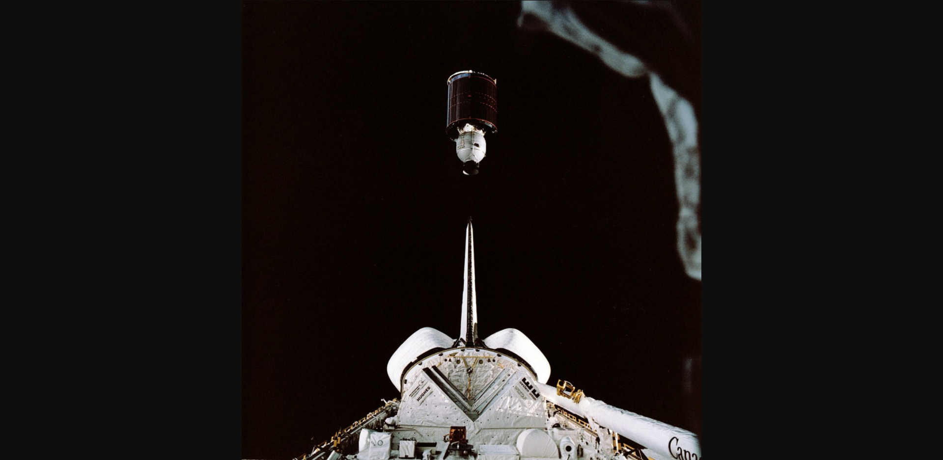 4 Februari 1984: Satelit Palapa B2 diterbangkan ke luar angkasa