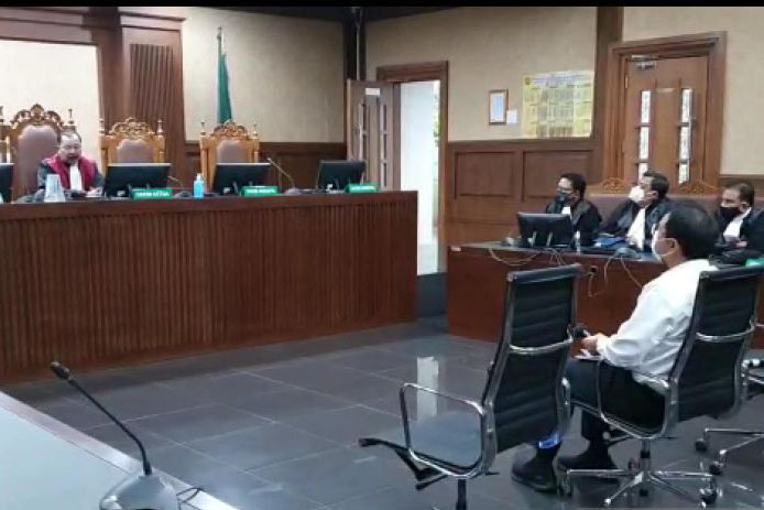 Vonis Azis Syamsuddin ditunda karena hakim terpapar COVID-19 Vonis Azis Syamsuddin ditunda karena hakim terpapar COVID-19