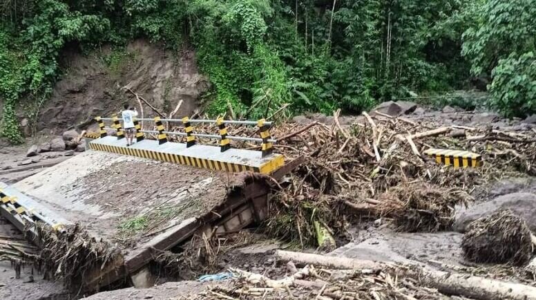 Banjir dan tanah longsor melanda delapan desa di Kabupaten Sikka, NTT Banjir dan tanah longsor melanda delapan desa di Kabupaten Sikka, NTT